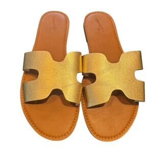Universal Thread Size 10W Metallic Gold Flat Sandals Wide